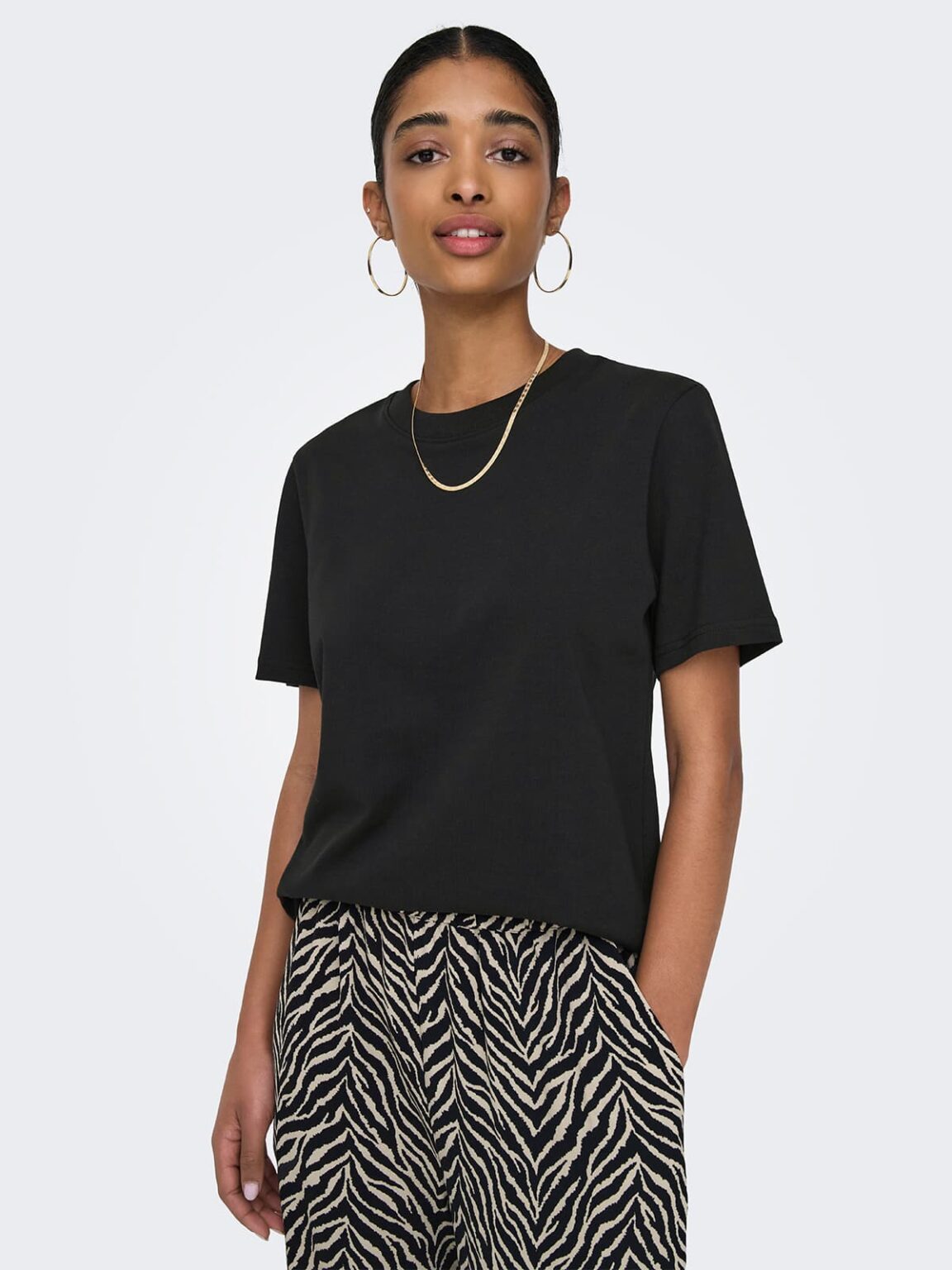 achtgrad. Dinklage ONLMONJA Basic T-Shrit schwarz